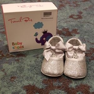NIB:Silver Glitter Mary Jane Style Shoes with Bows